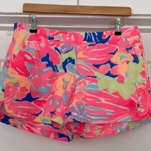 Colorful Lilly Pulitzer shorts with pockets in size Medium